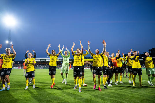 Mjällbys spelare jublar