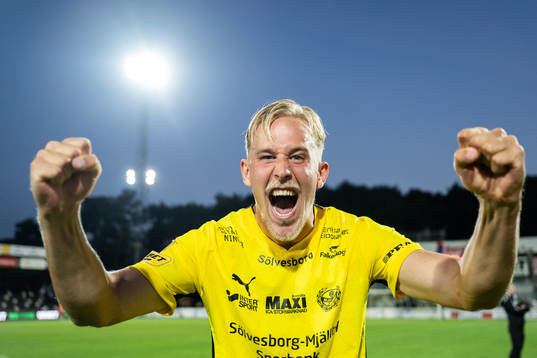 Mjällbys Herman Johansson jublar