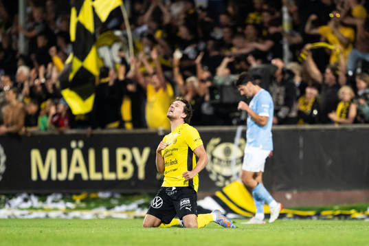 Mjällbys Colin Rösler jublar