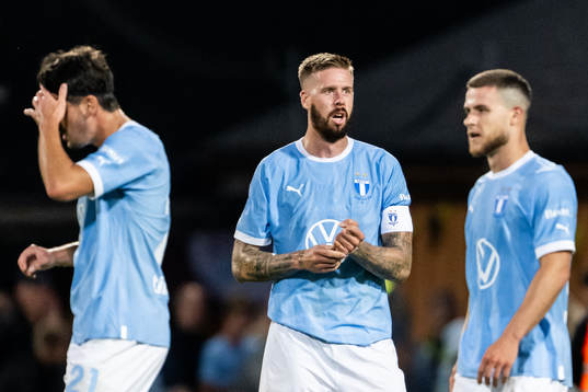 Malmö FFs Pontus Jansson och Gabriel Busanello deppar