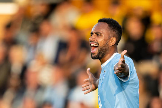 Malmö FFs Isaac Kiese Thelin reagerar