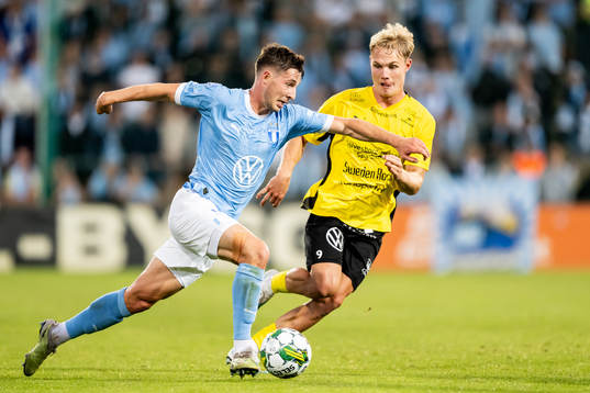 Malmö FFs Lasse Berg Johnsen och Mjällbys Max Fenger