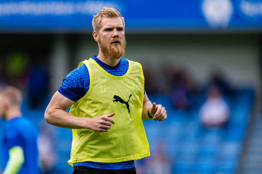 Odmar Færo of Klaksvik warms up