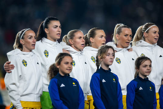 Kosovare Asllani, goalkeeper Zecira Musovic, Jonna