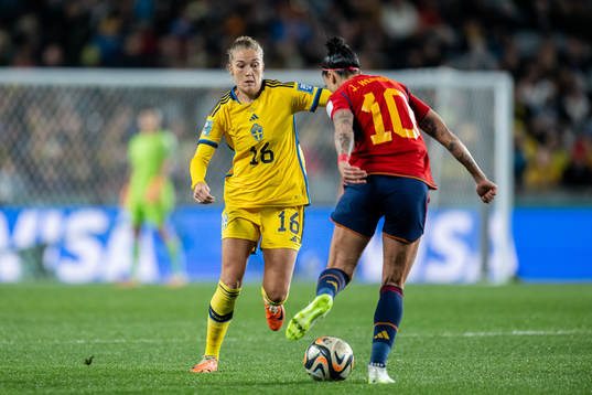 Filippa Angeldahl of Sweden and Jennifer Hermoso of Spain