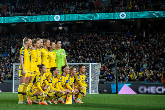 Startine eleven of Sweden line up for a photo