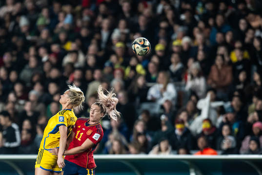 Fridolina Rolfö of Sweden and Alexia Putellas of Spain