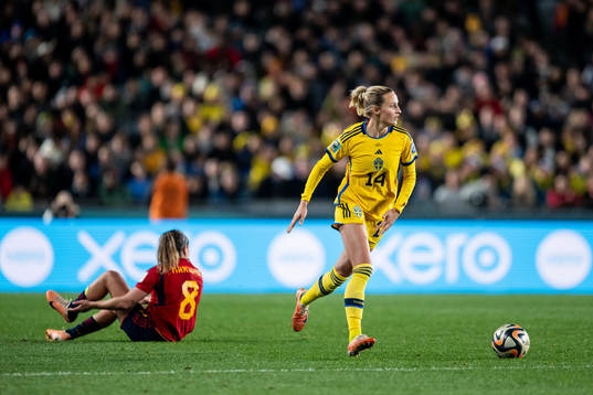 Mariona Caldentey of Spain and Nathalie Björn of Sweden
