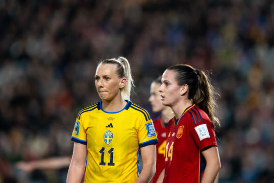 Stina Blackstenius of Sweden and Laia Codina of Spain
