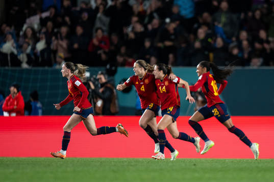 Eva Navarro of Spain celebrates
