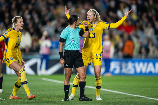 Amanda Ilestedt of Sweden reacts towards referee Edina Alves