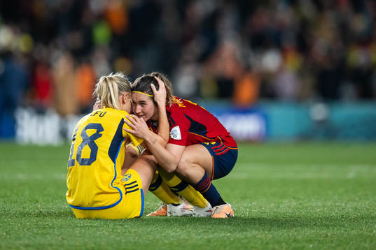 Fridolina Rolfö of Sweden and Mariona Caldentey of Spain