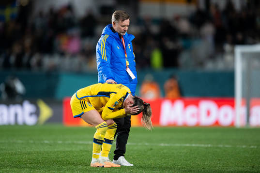 Kosovare Asllani and Head coach Peter Gerhardsson of Sweden