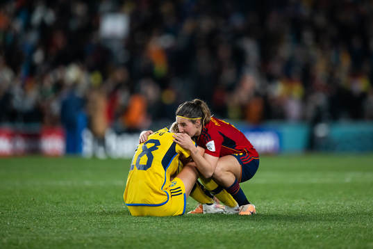 Fridolina Rolfö of Sweden and Mariona Caldentey of Spain