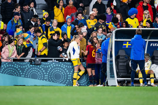 Fridolina Rolfö of Sweden and Aitana Bonmati of Spain