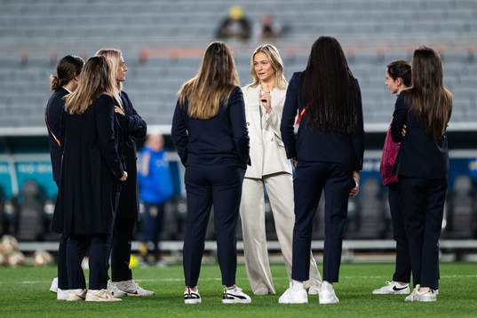Fridolina Rolfö of Sweden with players of Spain