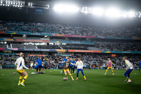 Kosovare Asllani and Filippa Angeldahl of Sweden