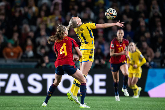 Irene Paredes of Spain and Stina Blackstenius of Sweden