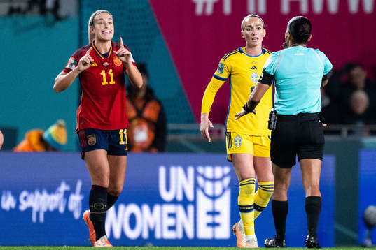 Alexia Putellas of Spain and Kosovare Asllani of Sweden in