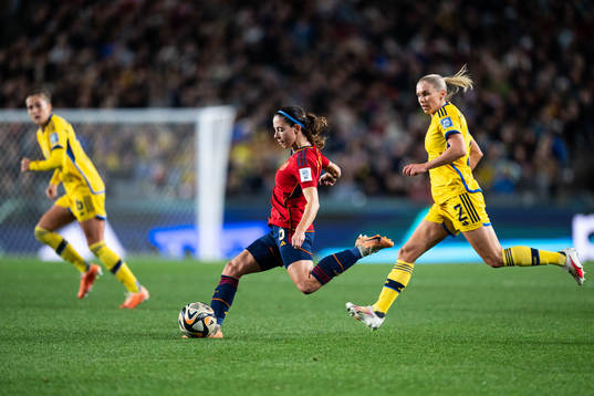 Aitana Bonmati of Spain and Jonna Andersson of Sweden