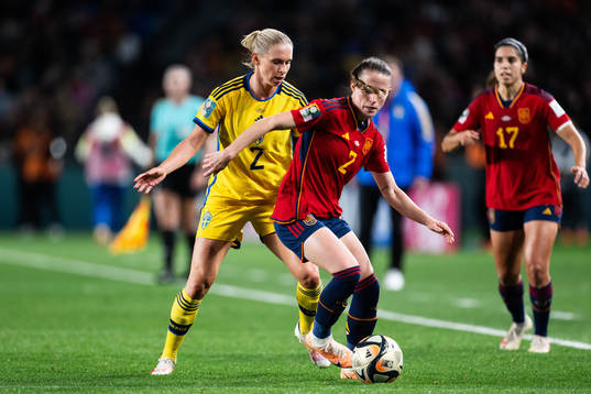 Jonna Andersson of Sweden and Ona Batlle of Spain