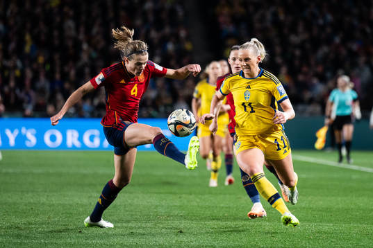 Irene Paredes of Spain and Stina Blackstenius of Sweden