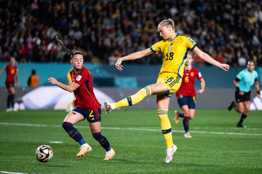 Ona Batlle of Spain and Fridolina Rolfö of Sweden