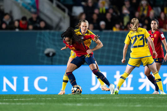 Salma Paralluelo of Spain and Magdalena Eriksson of Sweden
