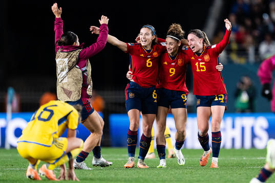 Aitana Bonmati, Esther Gonzalez and Eva Navarro of Spain