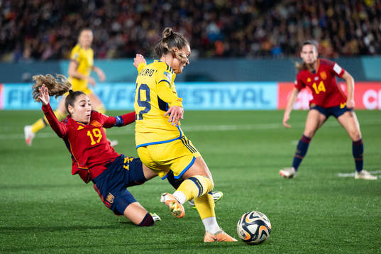 Olga Carmona of Spain and Johanna Rytting Kaneryd of Sweden