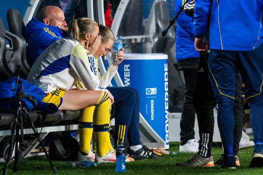 Assistant coach Magnus Wikman, Fridolina Rolfö and