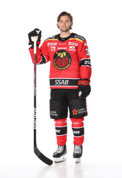 Luleås Pontus Själinposerar för ett porträtt