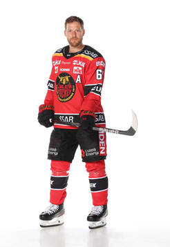 Luleås Linus Omarkposerar för ett porträtt