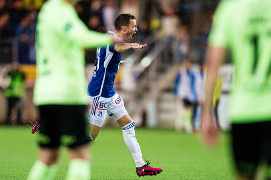 Martin Linnes of Molde celebrates