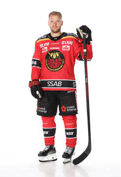 Luleås Einar Emanuelssonposerar för ett porträtt