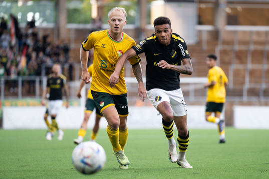 Dalkurds Oskar Alvers och AIKs Rui Modesto