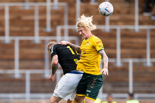 AIKs John Guidetti och Dalkurds Tim Hartzell