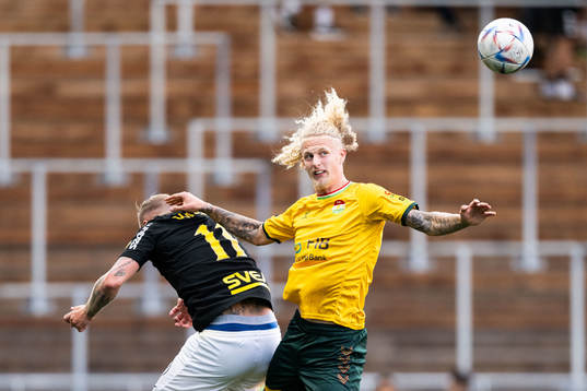 AIKs John Guidetti och Dalkurds Tim Hartzell