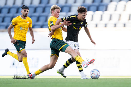 Dalkurds Rasmus Niklasson Johansson och AIKs Taha Ayari