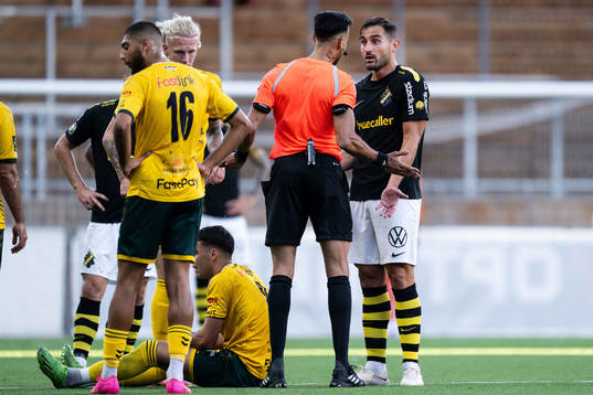 AIKs Sotirios Papagiannopoulos reagerar mot Domare Farouk