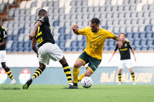 AIKs Aboubakar Keita och Dalkurds Brwa Hekmat Nouri