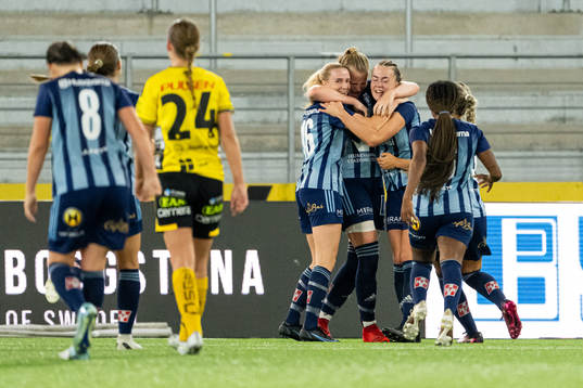 Husqvarnas spelare jublar