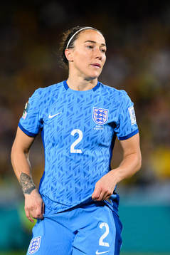 Bläddra bland fler bilder av Lucy Bronze