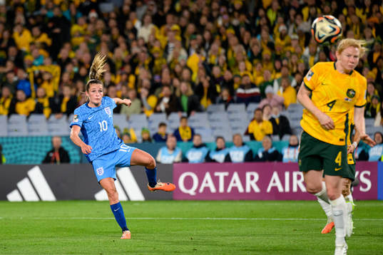 Ella Toone of England scores 0-1