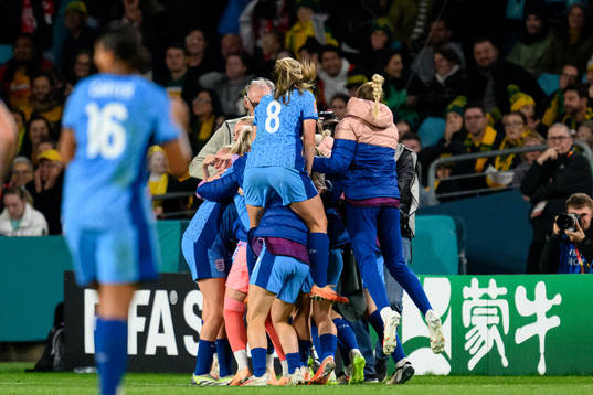 Players of England celebrates
