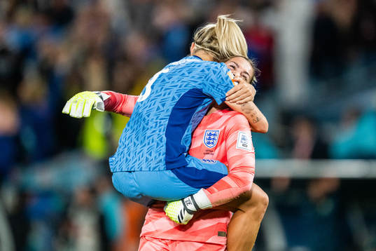 Rachel Daly and goalkeeper Mary Earps of England celebrate