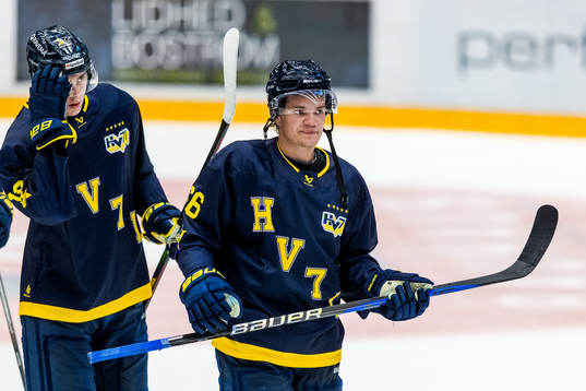 HV71s Olle Strandell deppar