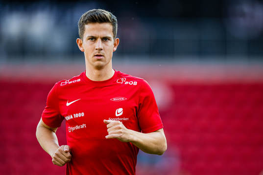 Sander Kartum of Brann warms up