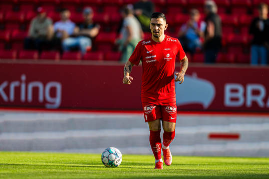Niklas Castro of Brann warms up