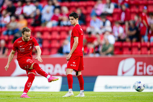 Bård Finne of Brann warms up